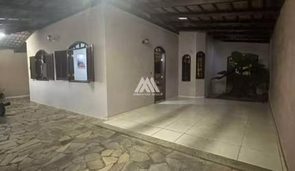 Vendo casa em Itaúna em excelente localização!