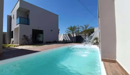 Vendo casa de dois pavimentos em Itaúna em excelente localização!