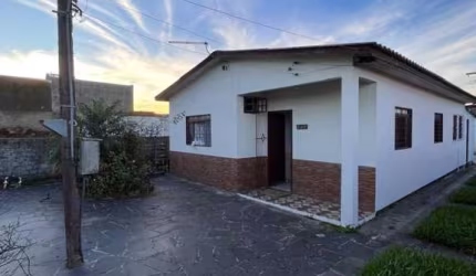 Casa para Venda em Alvorada, Tijuca, 4 dormitórios, 1 suíte, 2 banheiros, 2 vagas