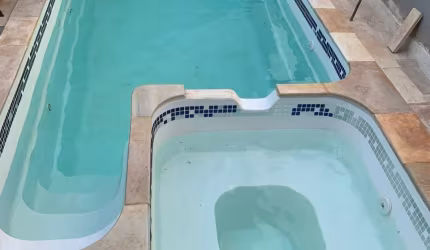 Linda Casa Umuarama 3/4 sendo 1 Suíte Varanda Gourmet e Piscina
