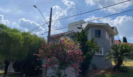 LINDA CASA À VENDA  EM CONDOMINIO DE ALTO PADRÃO