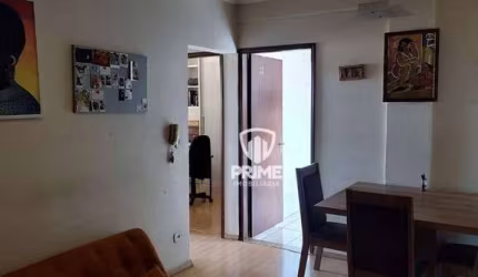 Apartamento à venda na região central de Londrina. Espaçoso, reformado, com 50 m2 de área útil. Completo de armários, contendo 2 quartos, banheiro, co