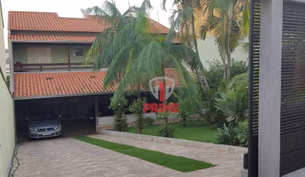 Casa à venda no Alpes em Londrina. Com 3 quartos sendo 1 suíte, sala de estar e jantar, lavabo, cozinha, despensa, área de serviço, banheiro, chur