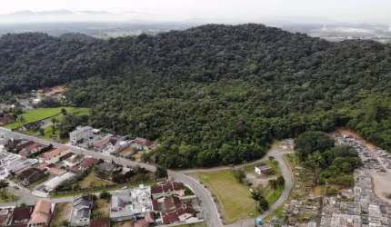 Terreno à venda na Rua Leôncio Duvoisin, Centro, Joinville por R$ 3.000.000