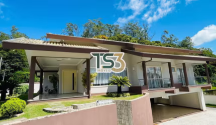 LINDA CASA ALTO PADRÃO E SEMI-MOBILIADA EM BRUSQUE!