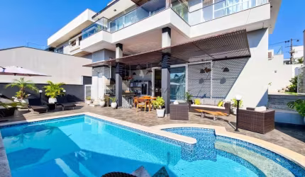 Casa em Condomínio à Venda - 286m² | 3 suítes