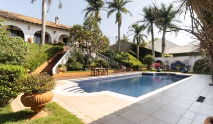 Casa Bela Suiça, às margens do Lago Igapó