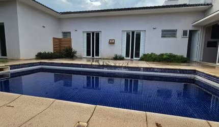 Casa em Condomínio com 3 suítes | 4 vagas - 295m²