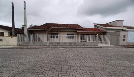 LINDA CASA PLANA EM LOCAIIZA&#199;&#195;O NOBRE DO BAIRRO GUANABARA