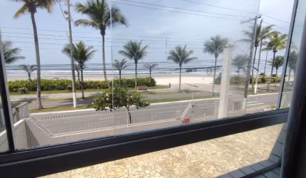Kitão com sacada frente mar
