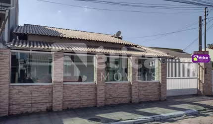 Excelente Casa de 3 Quartos sendo 1 suíte com Piscina no São João, ITAJAI - SC