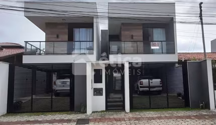 VENDE-SE LINDO SOBRADO DE 3 DORMITÓRIOS  SEMI-MOBILIADO - ALTO PADRÃO - SÃO VICENTE - ITAJAÍ