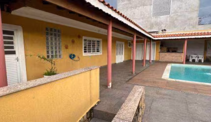 Ótima casa com piscina