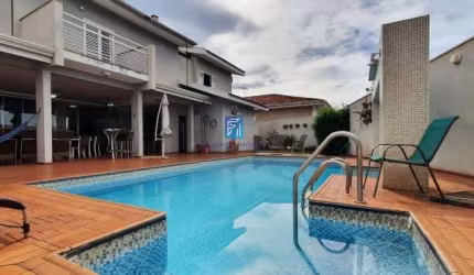 Linda casa a venda com 4 suítes na City