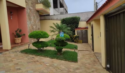 Casa sobrado Residencial ou  Comercial em Avenida Costabile Romano