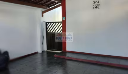 Casa Sobreposta com 132m², com 5 quartos, churrasqueira em Condomínio Fechada