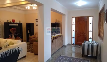 Casa à venda no bairro Jardim São Paulo com 300m² com 3 dormitórios, sendo os 3 suítes e 6 vagas
