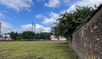 Terreno à venda na Rua Max Colin, 1, América, Joinville por R$ 5.750.000