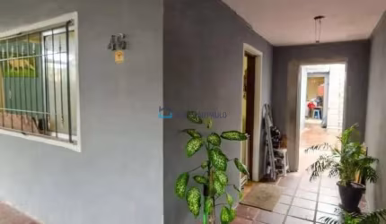 Ampla Casa com Suítes, Banheira e Excelente Localização