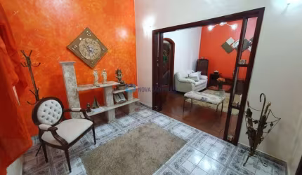 Sobrado com 04 dormitórios na região da Vila Império.