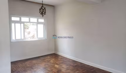 Casa de Vila à venda na Vila Mariana com 3 quartos e 3 vagas de garagem.