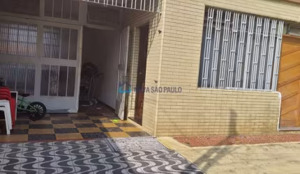 Sobrado com renda 5 casas alugadas mais um salão.