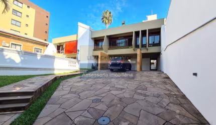 Casa 5 dormitórios à venda no Bairro Menino Deus com 455 m² de área privativa - 6 vagas de garagem