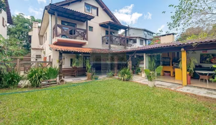 Casa de condomínio 5 dormitórios à venda no Bairro Condomínio Condado de Castella com 560 m² de área privativa - 2 vagas de garagem