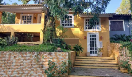 Casa de condomínio 3 dormitórios à venda no Bairro Cantegril com 245 m² de área privativa - 4 vagas de garagem