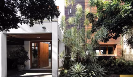 Casa 4 dormitórios à venda no Bairro Vila Assunção com 900 m² de área privativa - 4 vagas de garagem