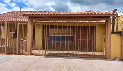 Casa 5 dormitórios à venda no Bairro Tarumã com 400 m² de área privativa - 2 vagas de garagem