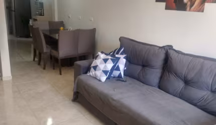 Casa em condomínio na Fazenda Rio Grande
