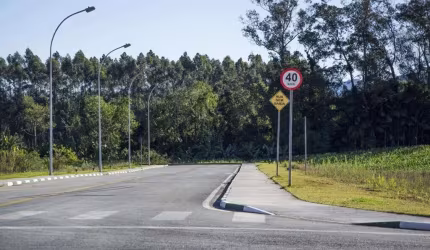 Loteamento em Santo Amaro da Imperatriz, lotes comerciais e residenciais.