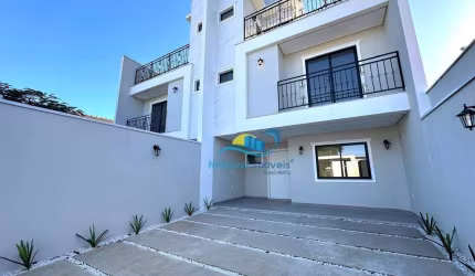 Sobrado com 3 suítes e terraço com piscina - Centro - Penha - Vista para o mar