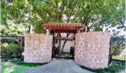 Casa à venda - no Centro