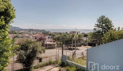 Casa com 3 quartos à venda na Avenida Leonardo Carlucci, 140, Espírito Santo, Porto Alegre, 250 m2 por R$ 550.000