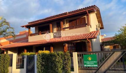 Casa com 7 quartos à venda na SAO MIGUEL, 391, Centro, Garopaba, 207 m2 por R$ 2.000.000