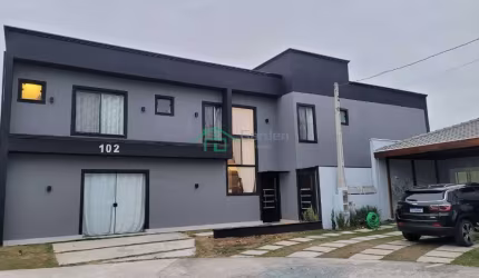 Casa em Condomínio em Jardim Jacinto
