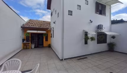 Casa com 3 dormitórios à venda, 175 m² por R$ 740.000,00 - Jardim Independência - Taubaté/SP