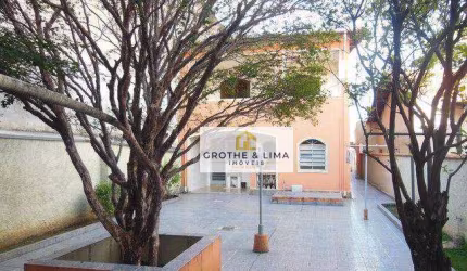 Sobrado com 4 dormitórios à venda, 212 m² por R$ 825.000,00 - Parque Santo Antônio - Taubaté/SP