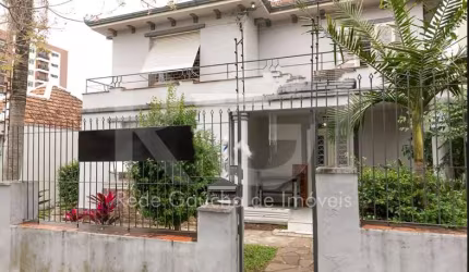 Casa 4 Dormitório(s) Bairro Petrópolis