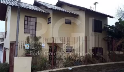 Casa 3 Dormitório(s) Bairro Cavalhada