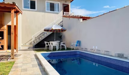 CASA SOBREPOSTA LADO PRAIA PRÓXIMO DO MAR COM PISCINA E CHURRASQUEIRA PARA VENDA EM ITANHAÉM!