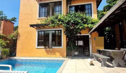 Sobrado com 5 dormitórios à venda, 240 m² por R$ 1.900.000,00 - Tombo - Guarujá/SP
