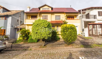 Casa com 3 quartos à venda na Rua Kyve T. Knijnik, 20, Espírito Santo, Porto Alegre, 321 m2 por R$ 750.000