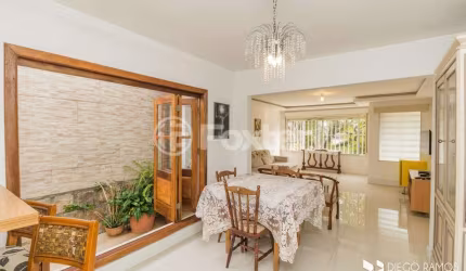Casa com 3 quartos à venda na Avenida General Barreto Viana, 505, Chácara das Pedras, Porto Alegre, 147 m2 por R$ 1.100.000