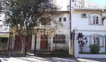 Casa com 3 quartos à venda na Rua Afonso Arinos, 536, Camaquã, Porto Alegre, 250 m2 por R$ 800.000
