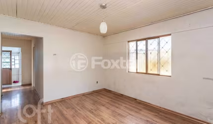 Casa com 3 quartos à venda na Rua Modesto Pereira Pinto, 47, Cavalhada, Porto Alegre, 200 m2 por R$ 300.000