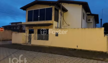 Casa com 4 quartos à venda na Rua São Gabriel, 28, Caminho Novo, Palhoça, 200 m2 por R$ 1.100.000