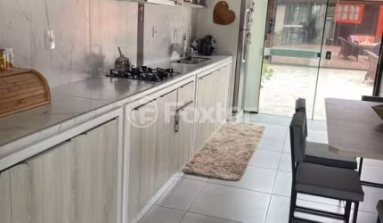 Casa com 3 quartos à venda na Rua Medeiros, 33, Enseada de Brito, Palhoça, 125 m2 por R$ 957.000